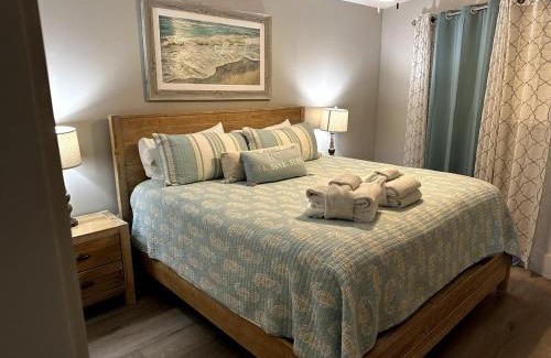 Hilton Head Island Apartamento | SerenityByTheSea-Couples Retreat-King,Bikes,Chairs
