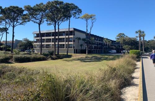 Hilton Head Island Apartamento | SerenityByTheSea-Couples Retreat-King,Bikes,Chairs