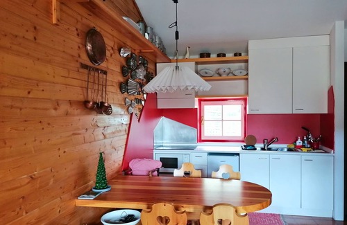 Serina Chalet De Esquí | Serina Chalet: Mountain Apartment with Panoramic Terrace, WiFi, and Parking