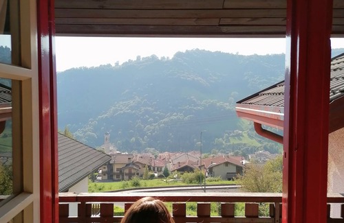 Serina Chalet De Esquí | Serina Chalet: Mountain Apartment with Panoramic Terrace, WiFi, and Parking