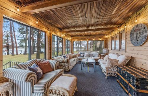 Crosby Casa | Serpent Lake Getaway