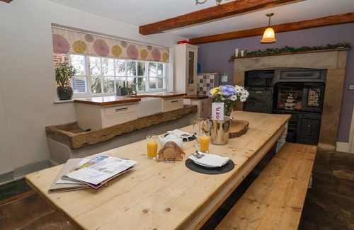Ryther Cabaña | SERVANT'S QUARTERS, character holiday cottage in Tadcaster