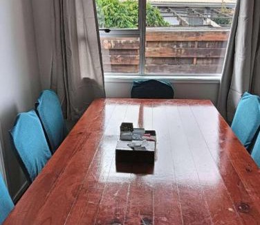 Selwyn Heights Casa | Served 3-Bedroom House A including 5 Double Beds, 1 Single Bed, and 2 King Sofa Beds