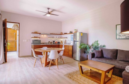 Colonos Cuzamil Apartamento | Serviced 1-Bedroom Apartment · Rooftop BBQ + Pool · Bikes · Security