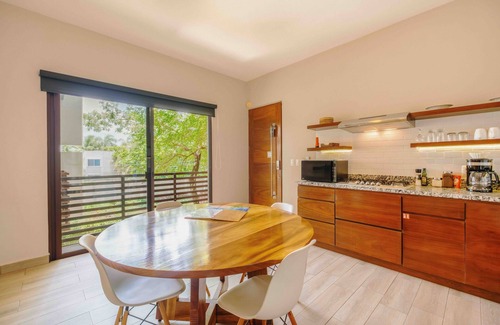 Colonos Cuzamil Apartamento | Serviced 1-Bedroom Apartment · Rooftop BBQ + Pool · Bikes · Security