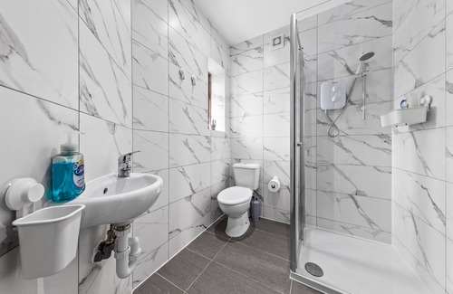 London Borough of Hounslow Apartamento | Serviced Ensuite Room Feltham Heathrow London Tw13