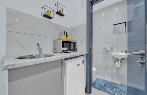 London Borough of Hounslow Apartamento | Serviced Ensuite Studio in Feltham London Heathrow