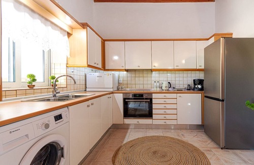 Archangelos Casa | Set in Archangelos, 2.7 km from Stegna Beach and 19 km from Lindos Acropolis.
