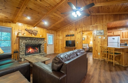 Sautee Nacoochee Cabina | Settin' on the Creek - Let Your Cares Drift Away!