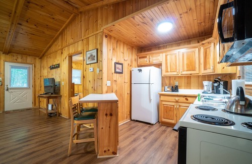 Sautee Nacoochee Cabina | Settin' on the Creek - Let Your Cares Drift Away!