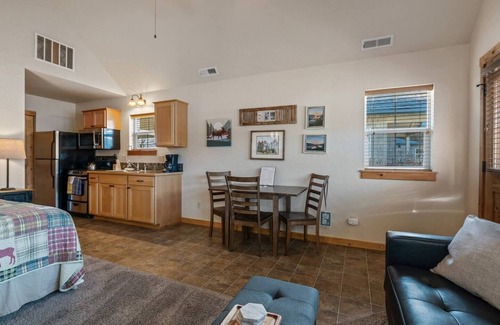 Dover Bay Casa | Setting Sun - Lakefront Beach Bungalow