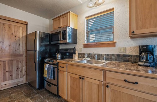 Dover Bay Casa | Setting Sun - Lakefront Beach Bungalow