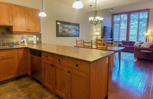 Sun Peaks Condominio | Settlers Crossing #29 By Bear Country