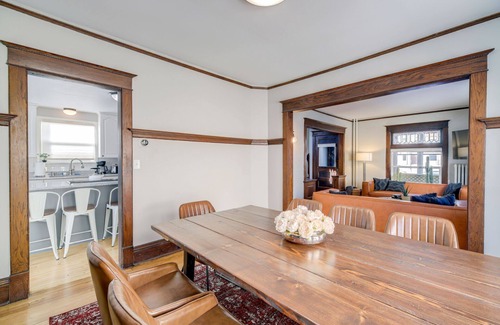 Merriam Park Casa | Seven Bedroom Saint Paul Stunner