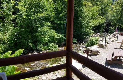 Lake George Casa | Seven Dwarfs Cabin - On The Brook Cabins