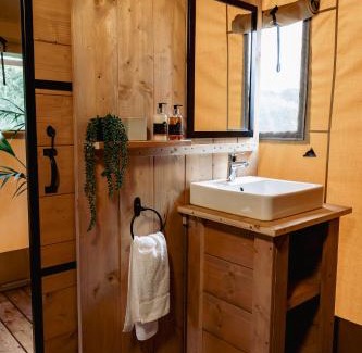 Llanvetherine Otro | Seven Hills Hideaway - Two Bedroom