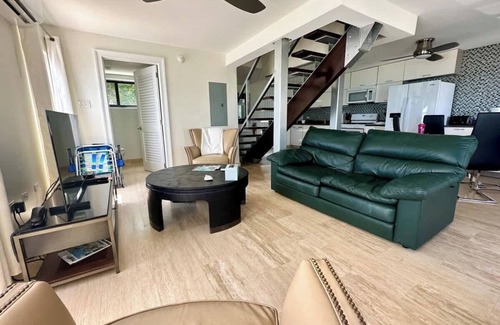 Northwest Point Condominio | Seven Mile View # 1: 2 BR Oceanfront Condo/w Pool