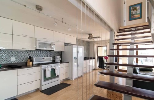 Northwest Point Condominio | Seven Mile View # 1: 2 BR Oceanfront Condo/w Pool