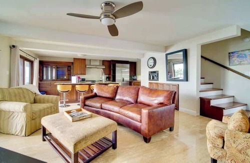 Northwest Point Condominio | Seven Mile View#2: 2 BR Oceanfront Condo w/ Pool