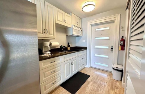 Northwest Point Condominio | Seven Mile View #3A: Oceanfront Studio w/Pool