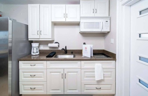 Northwest Point Condominio | Seven Mile View #3A: Oceanfront Studio w/Pool