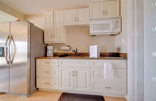 Northwest Point Condominio | Seven Mile View #3A: Oceanfront Studio w/Pool