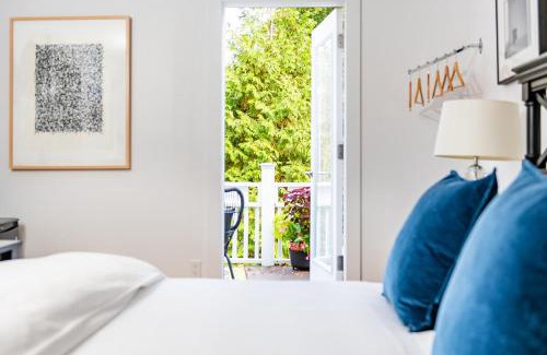 Shelter Island Heights Cama Y Desayuno | Seven Resort Style Inn near Beach