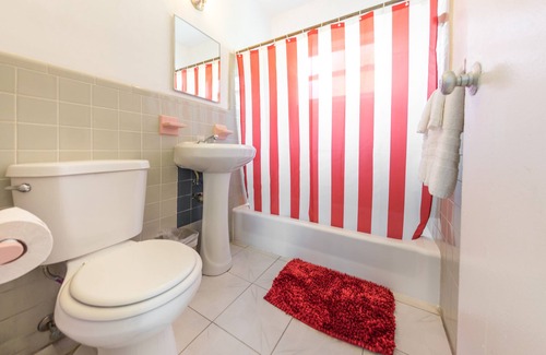 Northeast Miami Hotel | Seven Seas Hotel
