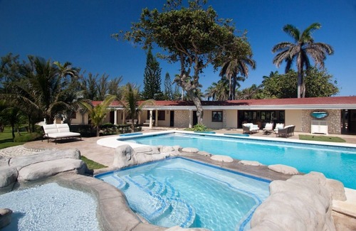 Mammee Bay Estates Villa | SIETE MARES JAMAICA - Villa de lujo con 4 camas en la playa en Ocho Ríos - STAFF INC