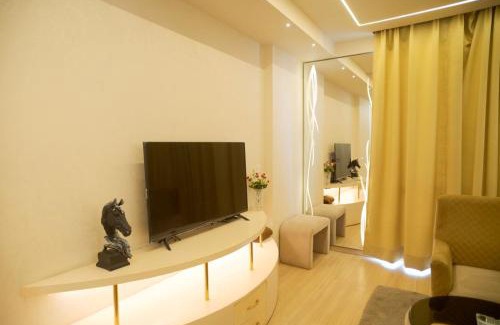 Gomti Nagar Apartamento | Seven Sky Hotel & Kitchen
