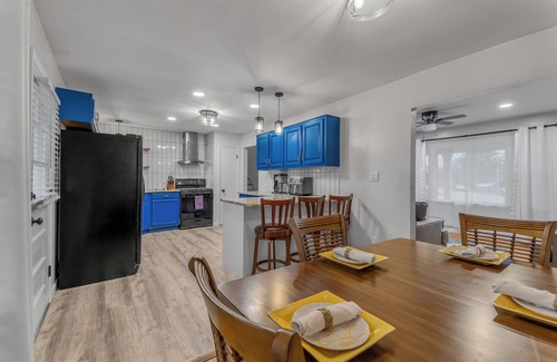 Lexington Casa | Seven Songbirds, ideal for corporate travers, insurance house relocation.