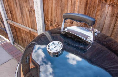 Thorpe Market Casa | Seven Space - Sandpit Cottage, 3 Bed Stay with Hot Tub