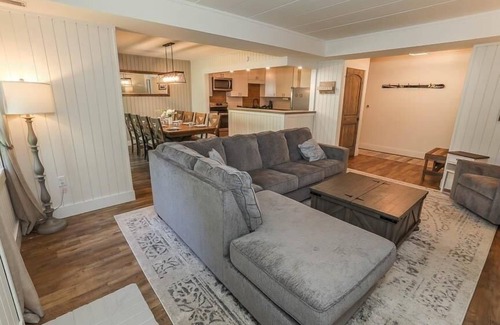 Seven Springs Condominio | Seven Springs 2 Bedroom Premium Condo, Great for families by RedAwning