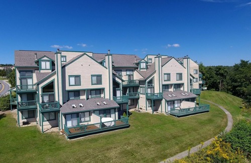 Seven Springs Condominio | Seven Springs 2 BR Deluxe Condo with Mountain Views by RedAwning - Save 10% on 3 Nights, 15% on 5 Nights!