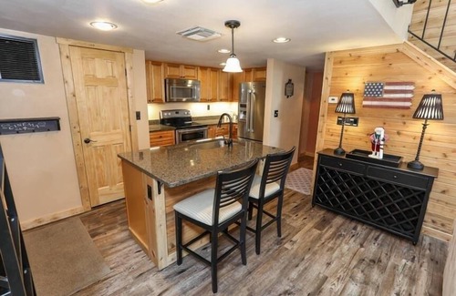 Seven Springs Condominio | Seven Springs 2 BR Premium Condo, Walk to Slopes by RedAwning - Save 10% on 3 Nights, 15% on 5 Nights!