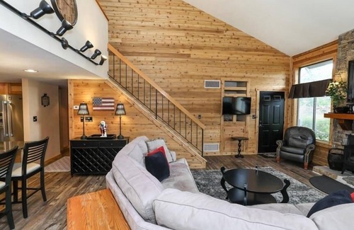 Seven Springs Condominio | Seven Springs 2 BR Premium Condo, Walk to Slopes by RedAwning - Save 10% on 3 Nights, 15% on 5 Nights!