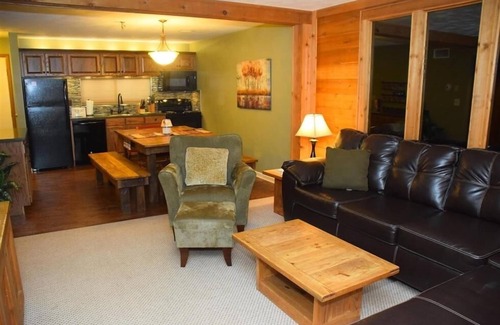Seven Springs Condominio | Seven Springs 3 BR Condo, walk to slopes! by RedAwning - Save 10% on 3 Nights, 15% on 5 Nights!