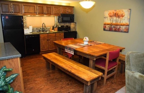 Seven Springs Condominio | Seven Springs 3 BR Condo, walk to slopes! by RedAwning - Save 10% on 3 Nights, 15% on 5 Nights!