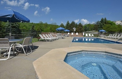 Seven Springs Condominio | Seven Springs 4 BR Premium Condo, Deck with Views by RedAwning - Save 10% on 3 Nights, 15% on 5 Nights!