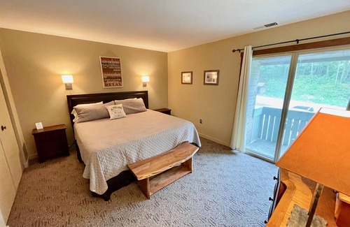 Seven Springs Complejo | NUEVO en VRBO Alquiler de casa de vacaciones en Seven Springs Mountain Villas con 4 habitaciones / 3 baños