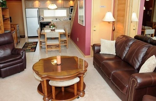 Seven Springs Condominio | Seven Springs Stoneridge 3 Bedroom + Loft Standard Condo - sleeps 8, private deck! by RedAwning - Save 10% on 3 Nights, 15% on 5 Nights!