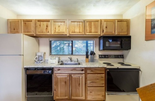 Seven Springs Condominio | Seven Springs Stoneridge 3 BR + Loft Standard Condo, Pet Friendly! by RedAwning - Save 10% on 3 Nights, 15% on 5 Nights!