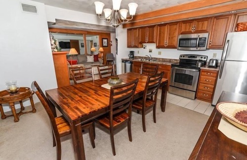 Champion Condominio | Seven Springs Stoneridge 3 Bedroom Standard Condo, Mountain Views! by RedAwning - Save 10% on 3 Nights, 15% on 5 Nights!