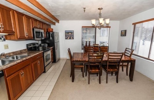 Champion Condominio | Seven Springs Stoneridge 3 Bedroom Standard Condo, Mountain Views! by RedAwning - Save 10% on 3 Nights, 15% on 5 Nights!