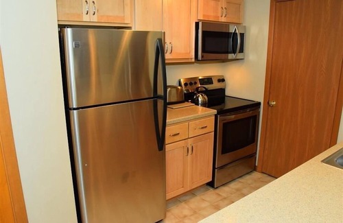 Seven Springs Condominio | Seven Springs Sunridge 2 Bedroom Deluxe Condo, Ski-In/Out! by RedAwning - Save 10% on 3 Nights, 15% on 5 Nights!