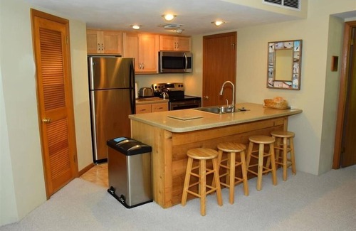 Seven Springs Condominio | Seven Springs Sunridge 2 Bedroom Deluxe Condo, Ski-In/Out! by RedAwning - Save 10% on 3 Nights, 15% on 5 Nights!