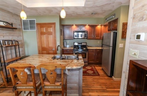 Seven Springs Condominio | Seven Springs Sunridge 3 Bedrooms Premium Condo, Private Hot Tub! by RedAwning - Save 10% on 3 Nights, 15% on 5 Nights!