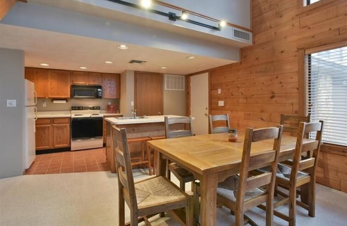 Seven Springs Condominio | Seven Springs Sunridge 3 BR Condo, Sleeps 10! by RedAwning - Save 10% on 3 Nights, 15% on 5 Nights!