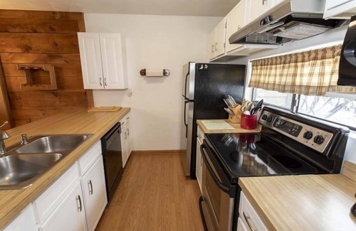 Seven Springs Condominio | Seven Springs - Swiss Mountain 3 Bedroom Standard Condo, Near Golf Course by RedAwning