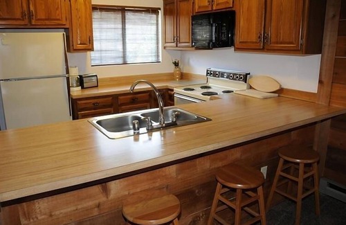 Seven Springs Condominio | Seven Springs Swiss Mountain 3 BR Condo, Sleeps 8! by RedAwning - Save 10% on 3 Nights, 15% on 5 Nights!